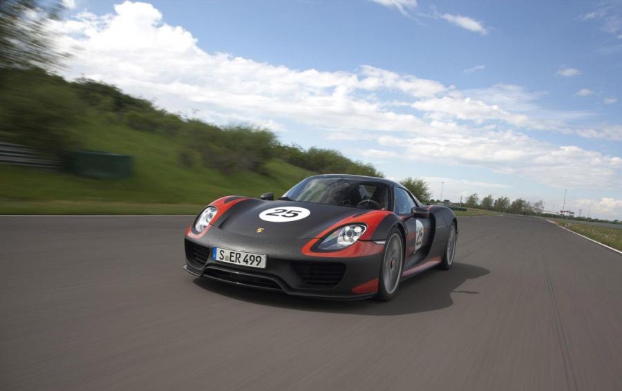  Porsche 918 Spyder 2015 года  (фото 28 из 32)
